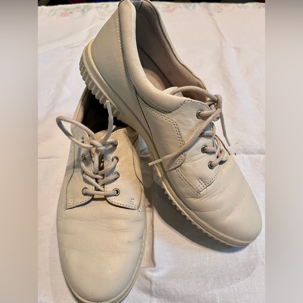 Ecco Sneaker Leather Comfort Walking Shoe EU 42 (Fits Like Women US 9.5-10)